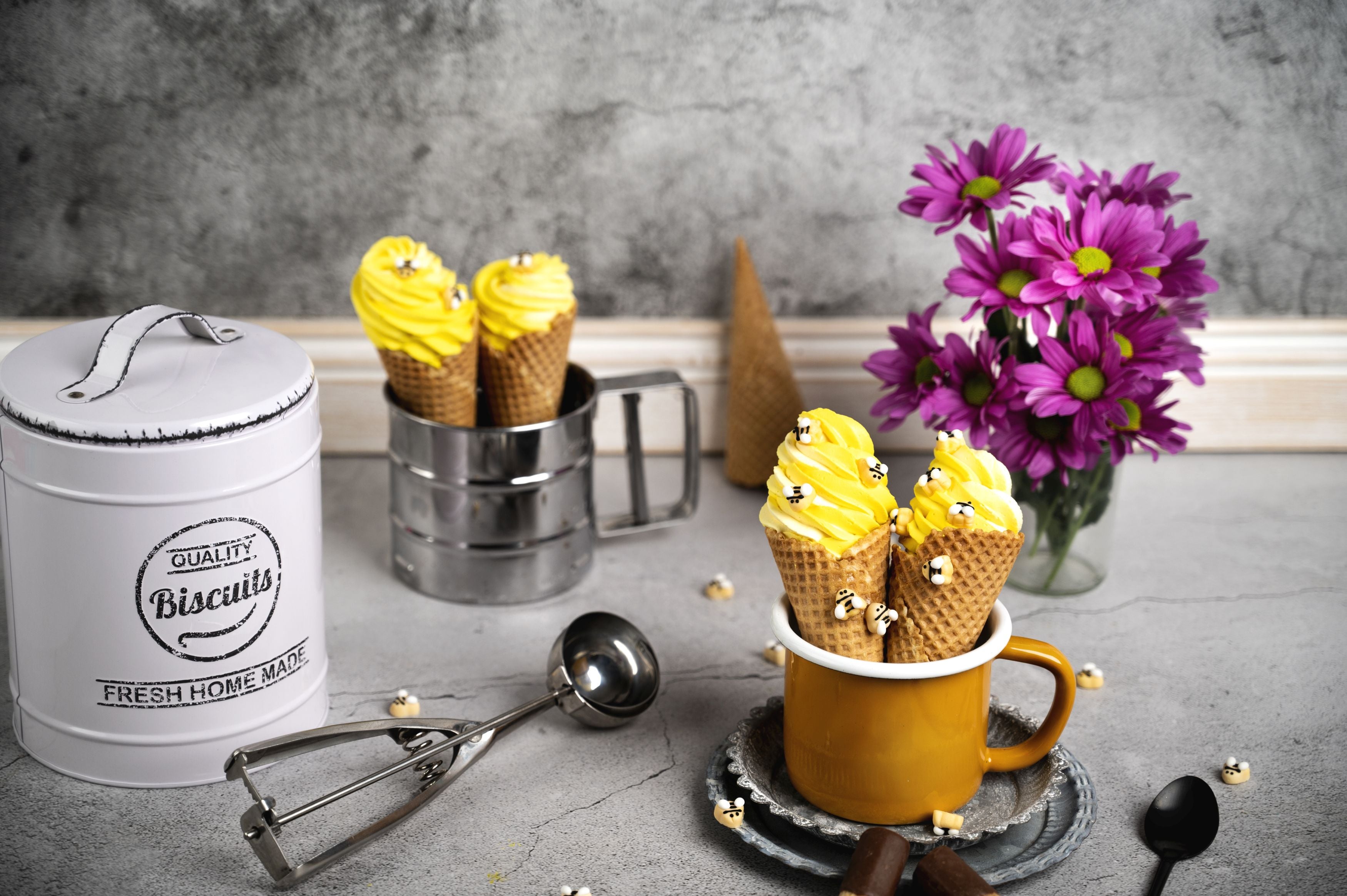 Eiswaffeln mit Bienen