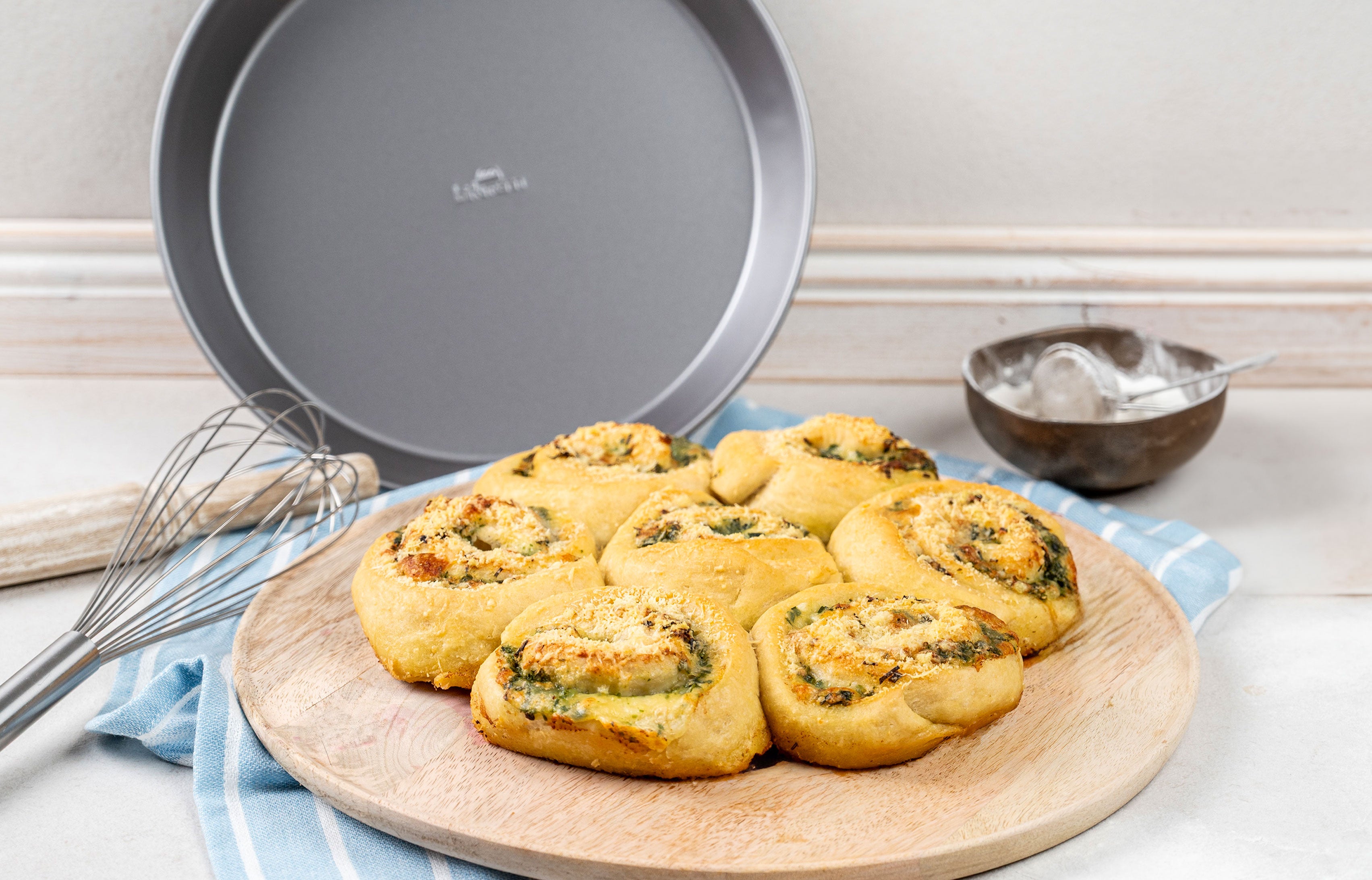 Käse-Kräuter Hefeschnecken