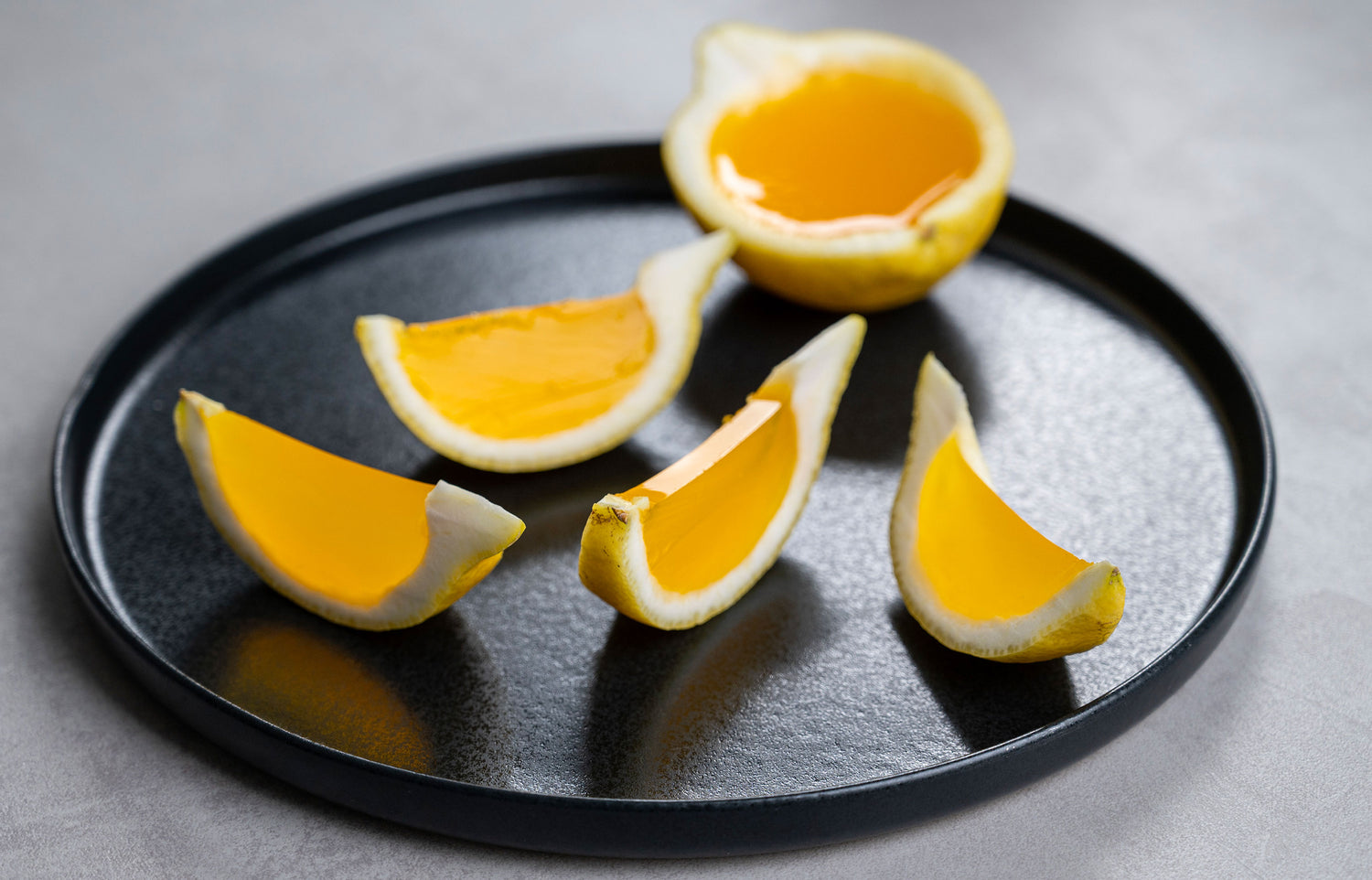 Tequila Jelly Shot in der Zitrone