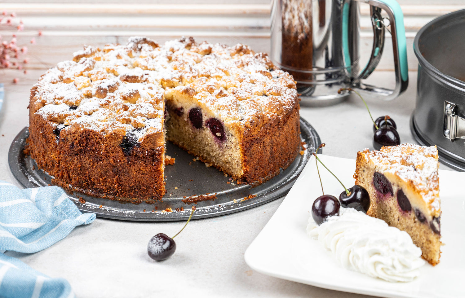 Kirschkuchen mit Marzipanstreuseln