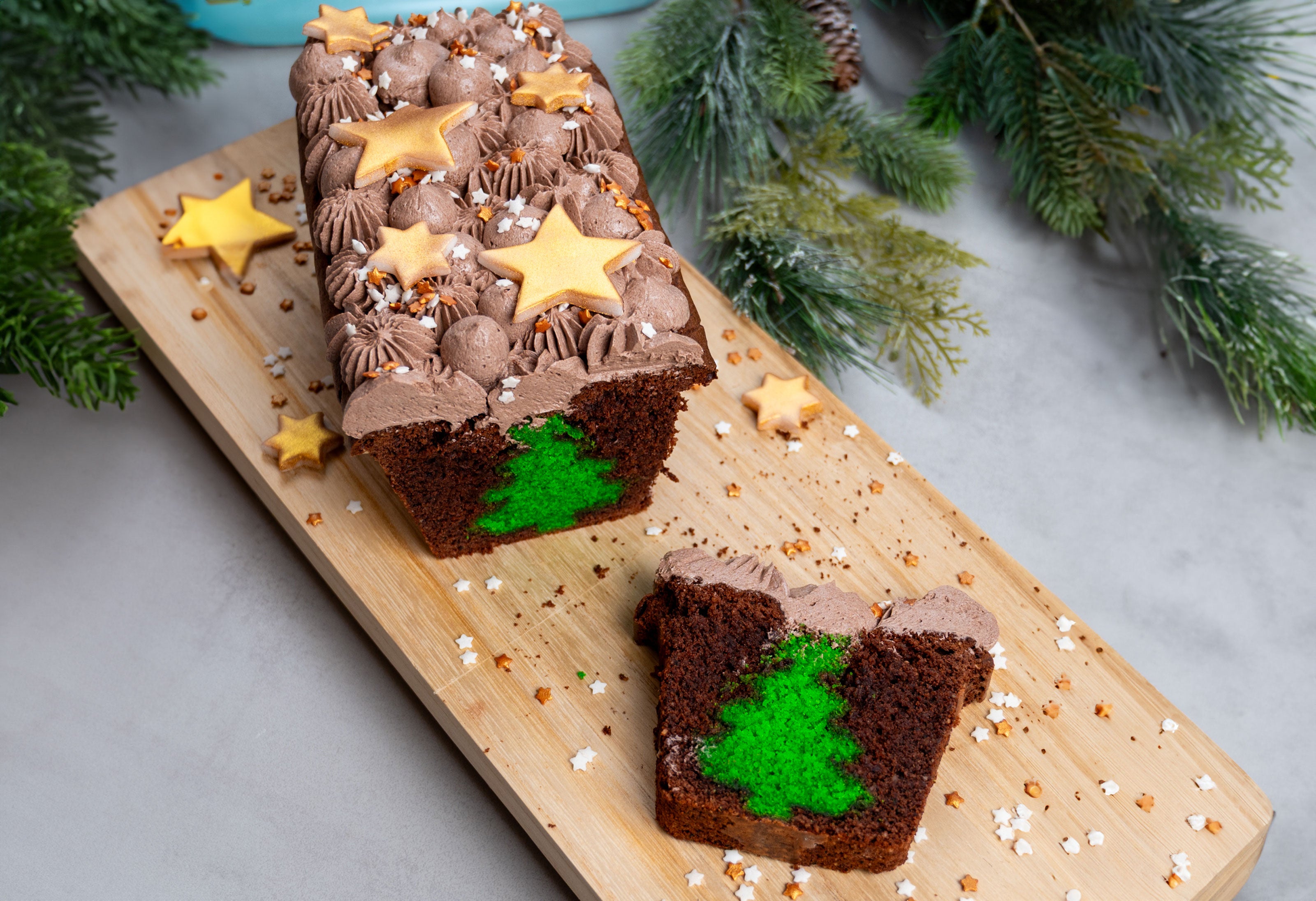 Weihnachtlicher Überraschungskuchen