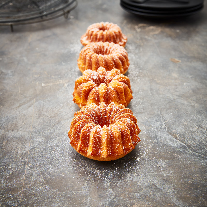 Cast aluminum bundt cake tray Belissima 4-fold - Available in August according to Tami