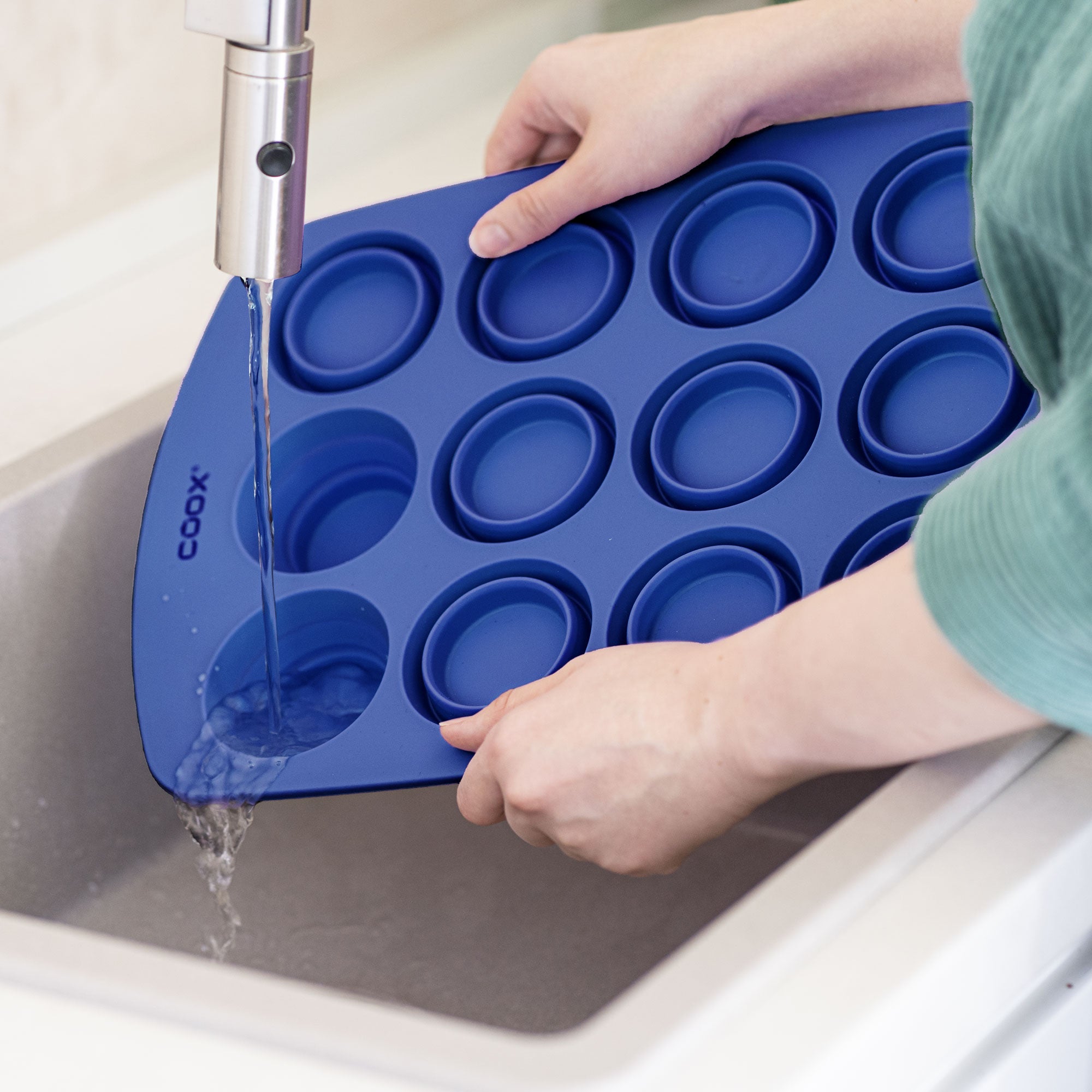 Muffin baking pan silicone blue (12-cavity)