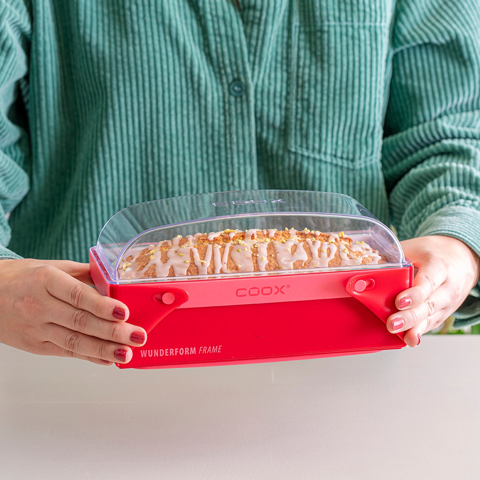 COOX Wunderform Frame Kastenbackform in Rot mit transparentem Deckel – Kuchen sicher transportieren und frisch halten.