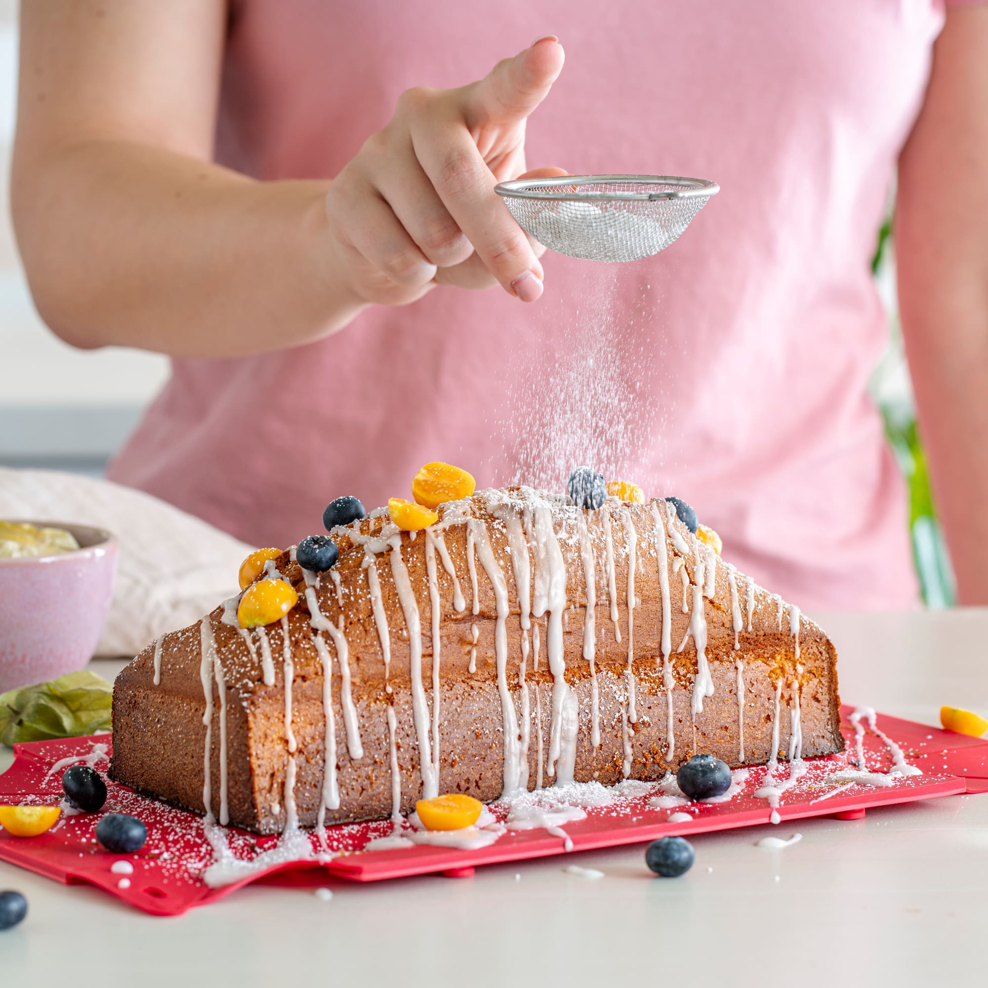 roter Coox Wunderform Frame, faltbar und ideal zum Dekorieren.