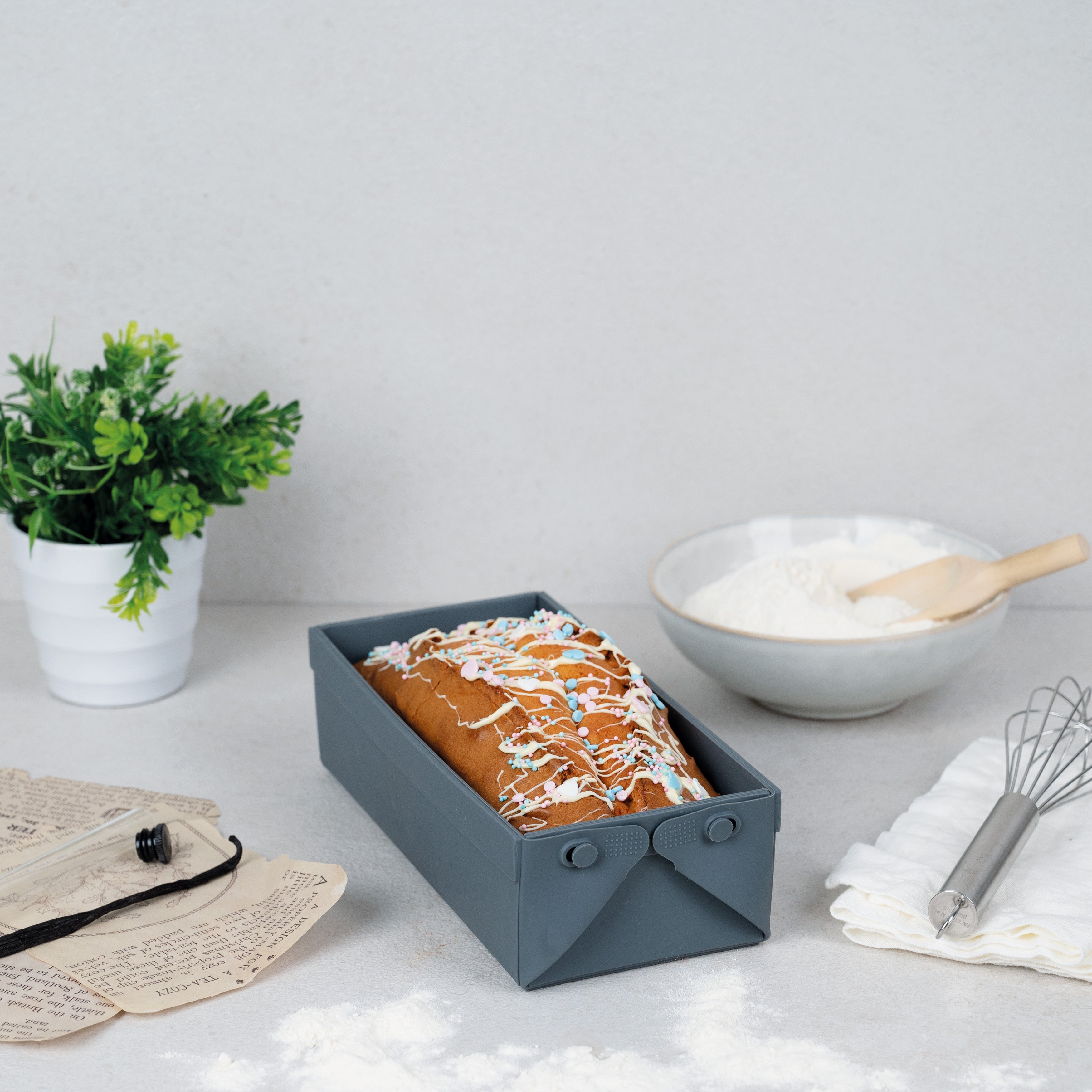 Kastenkuchen in faltbarer Kastenbackform von Decocino.