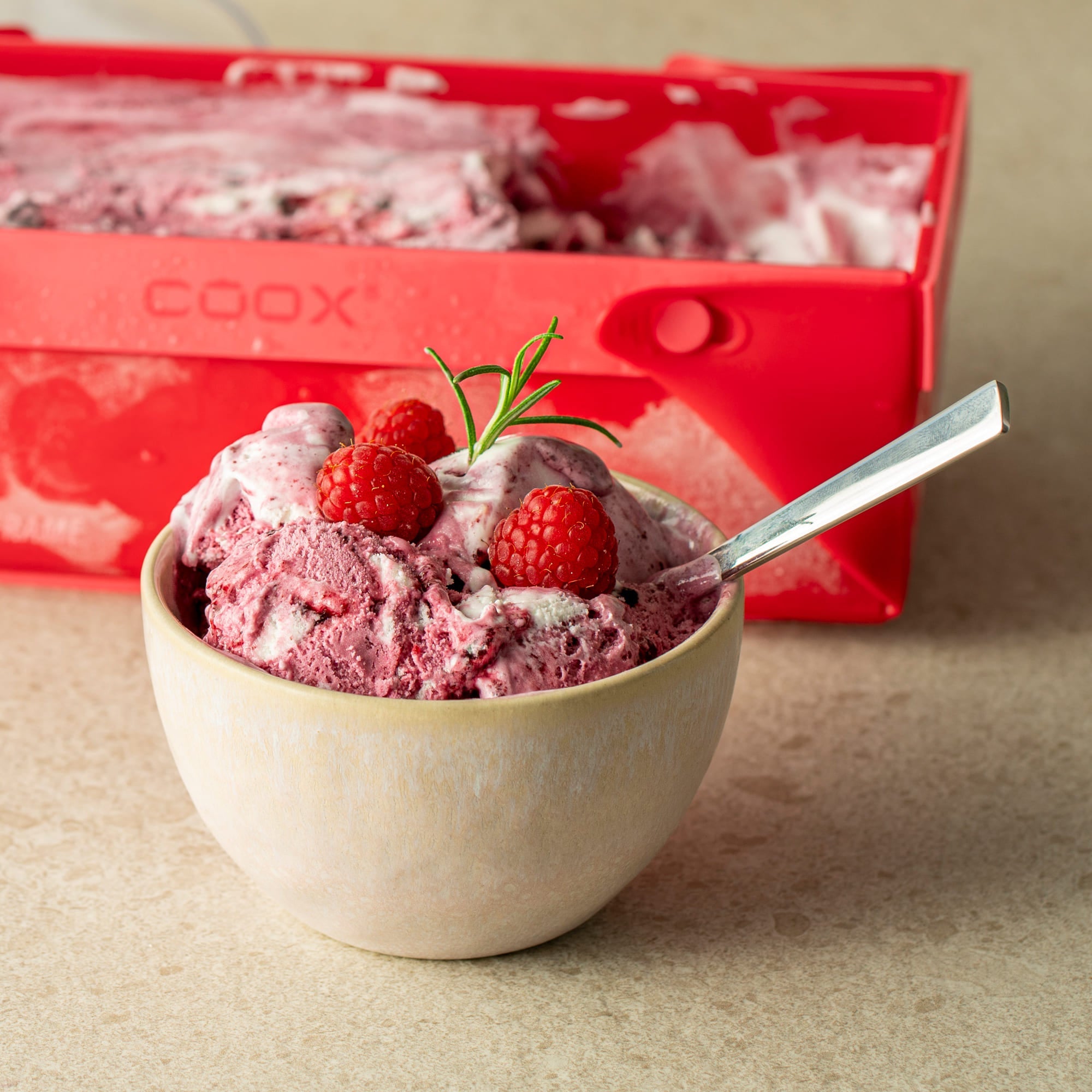 Rote Coox Wunderform Frame – ideal zum Gefrieren und einfachen Entformen.