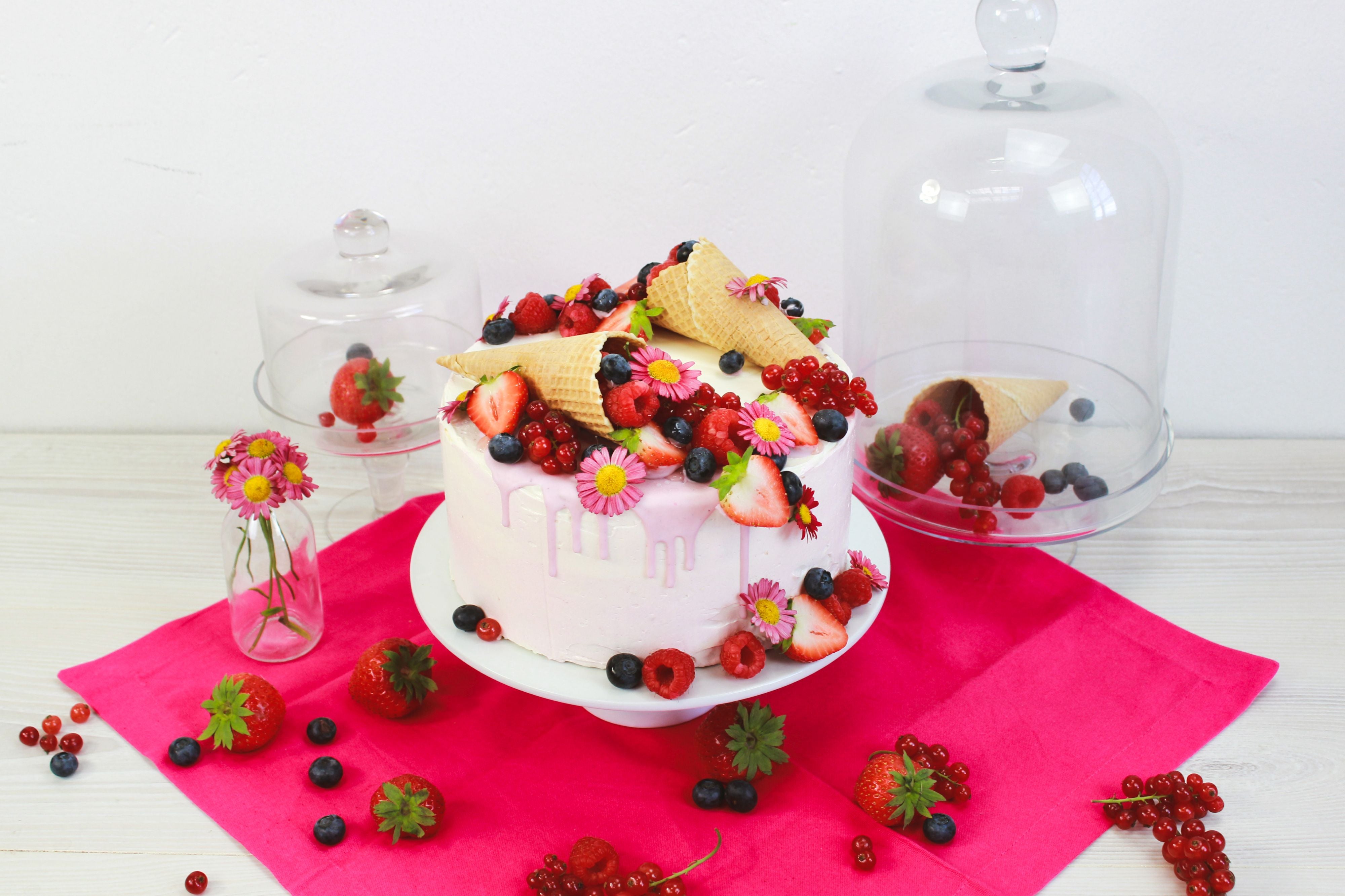 Eiswaffeltorte mit Früchten
