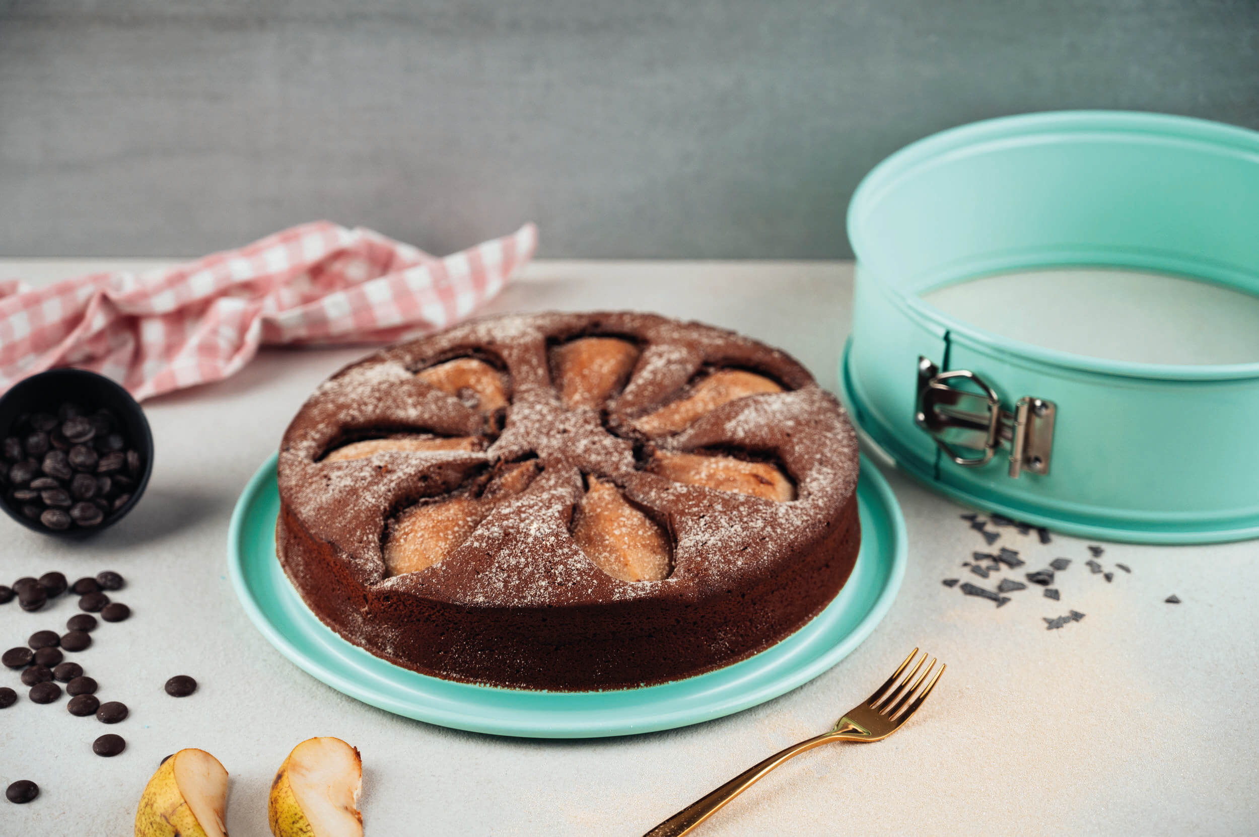 Fruchtiger, schokoladiger Schoko-Birnen-Kuchen mit Vanille-Extrakt