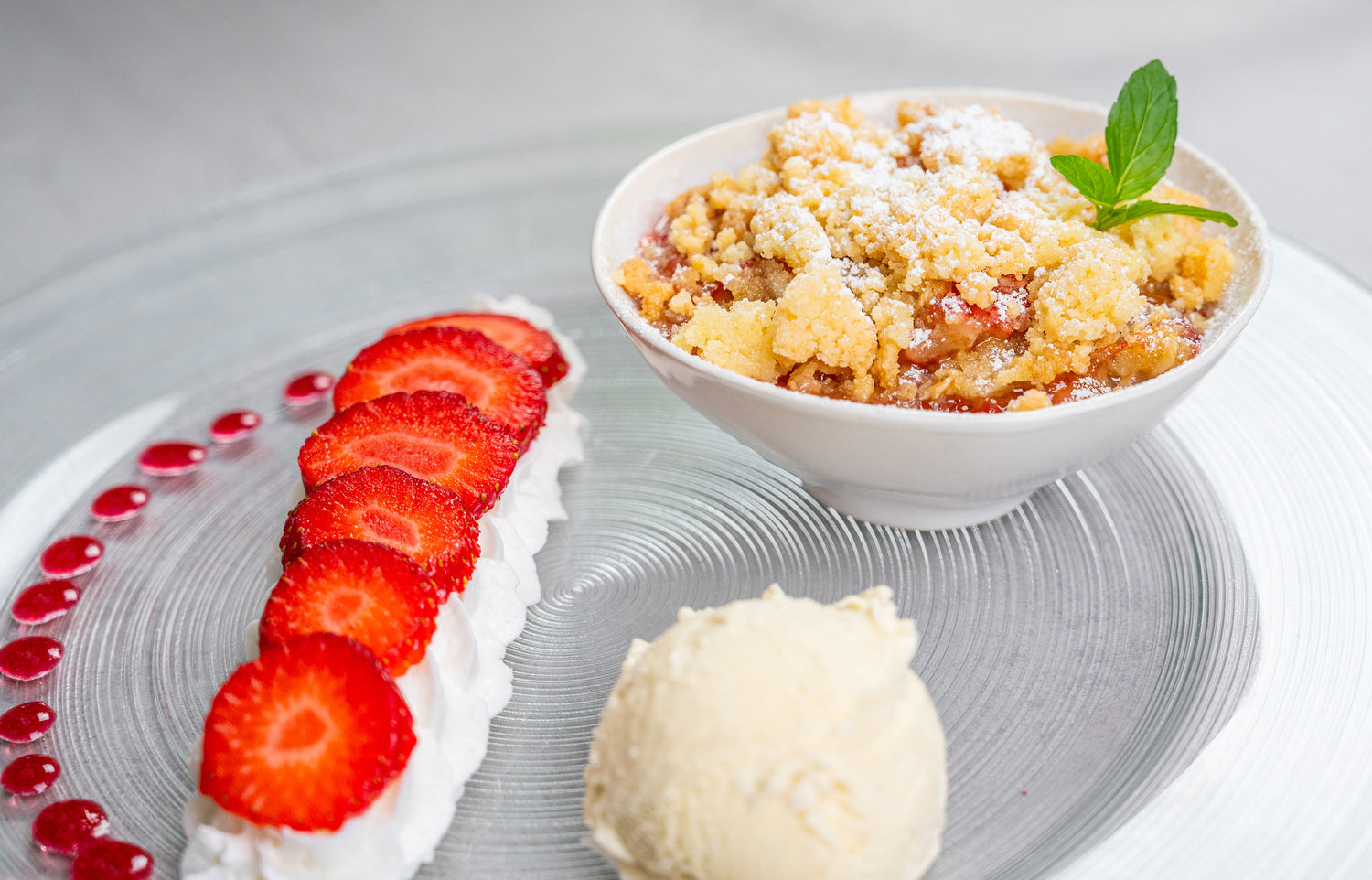 Erdbeer-Rhabarber-Crumble