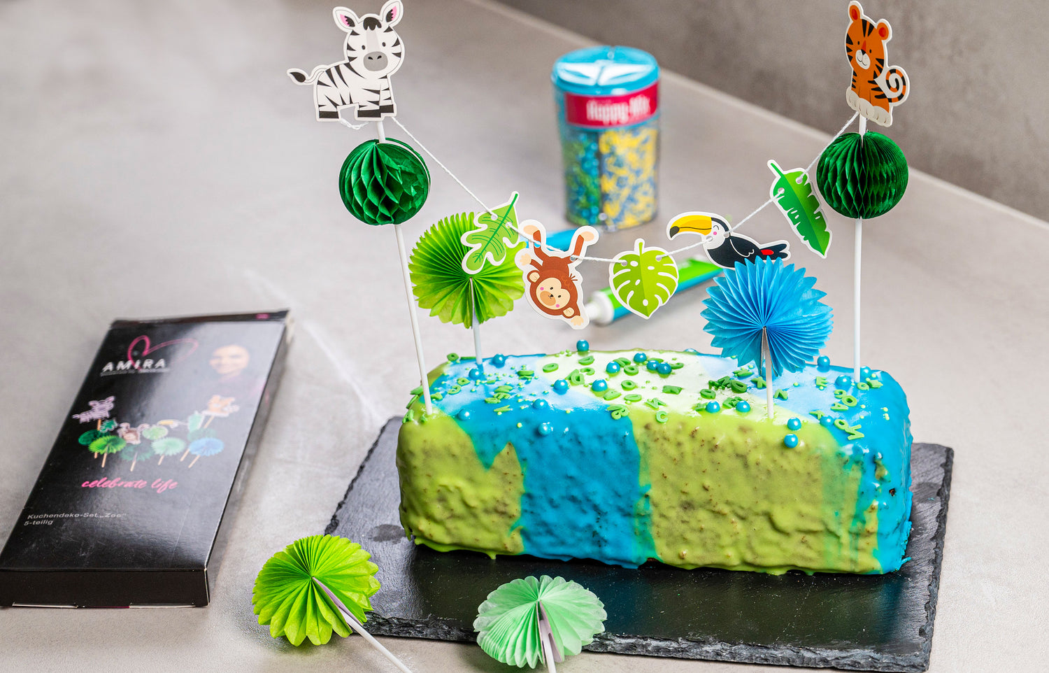 Farbenfroher Schokokuchen