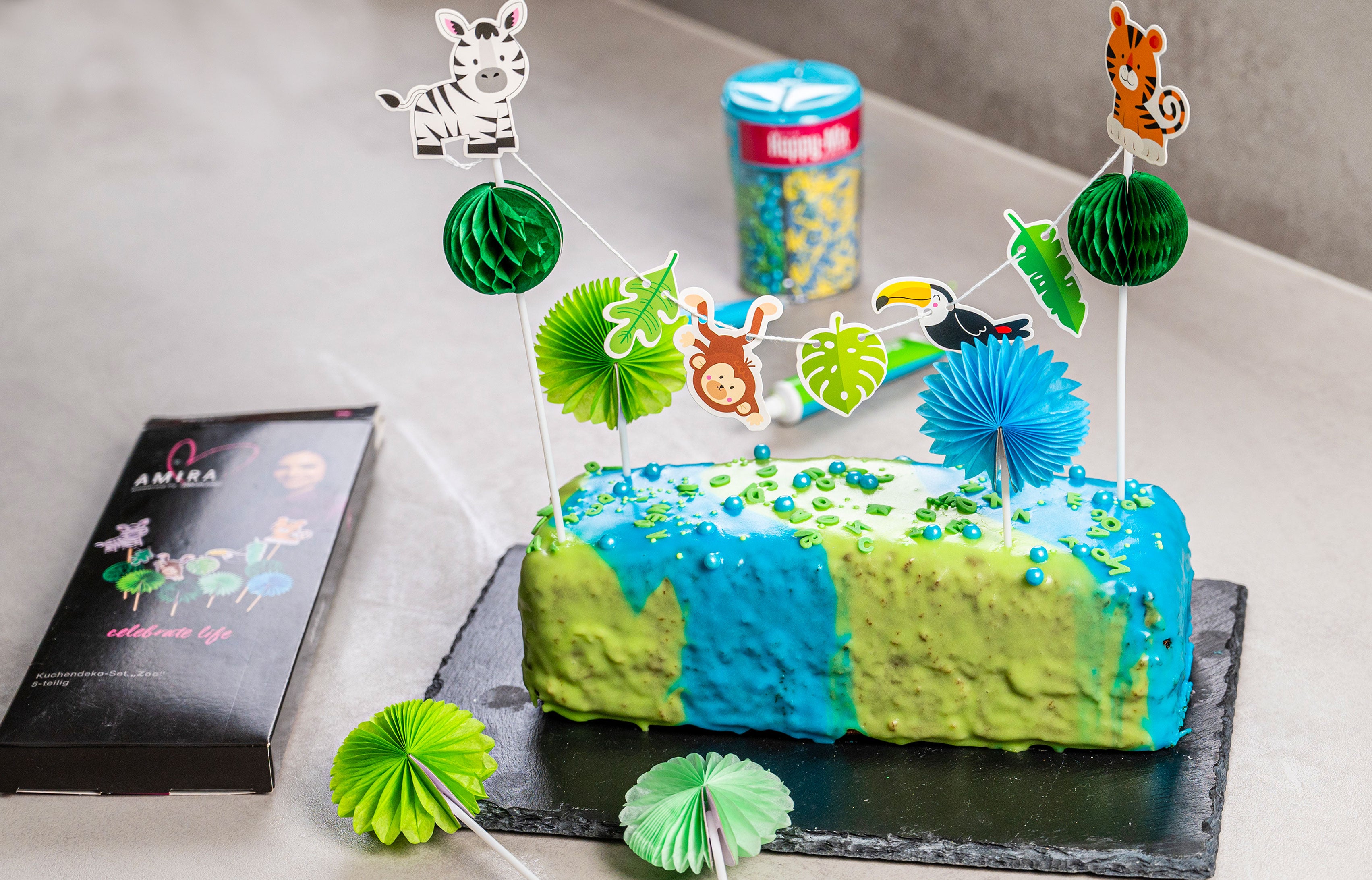 Farbenfroher Schokokuchen