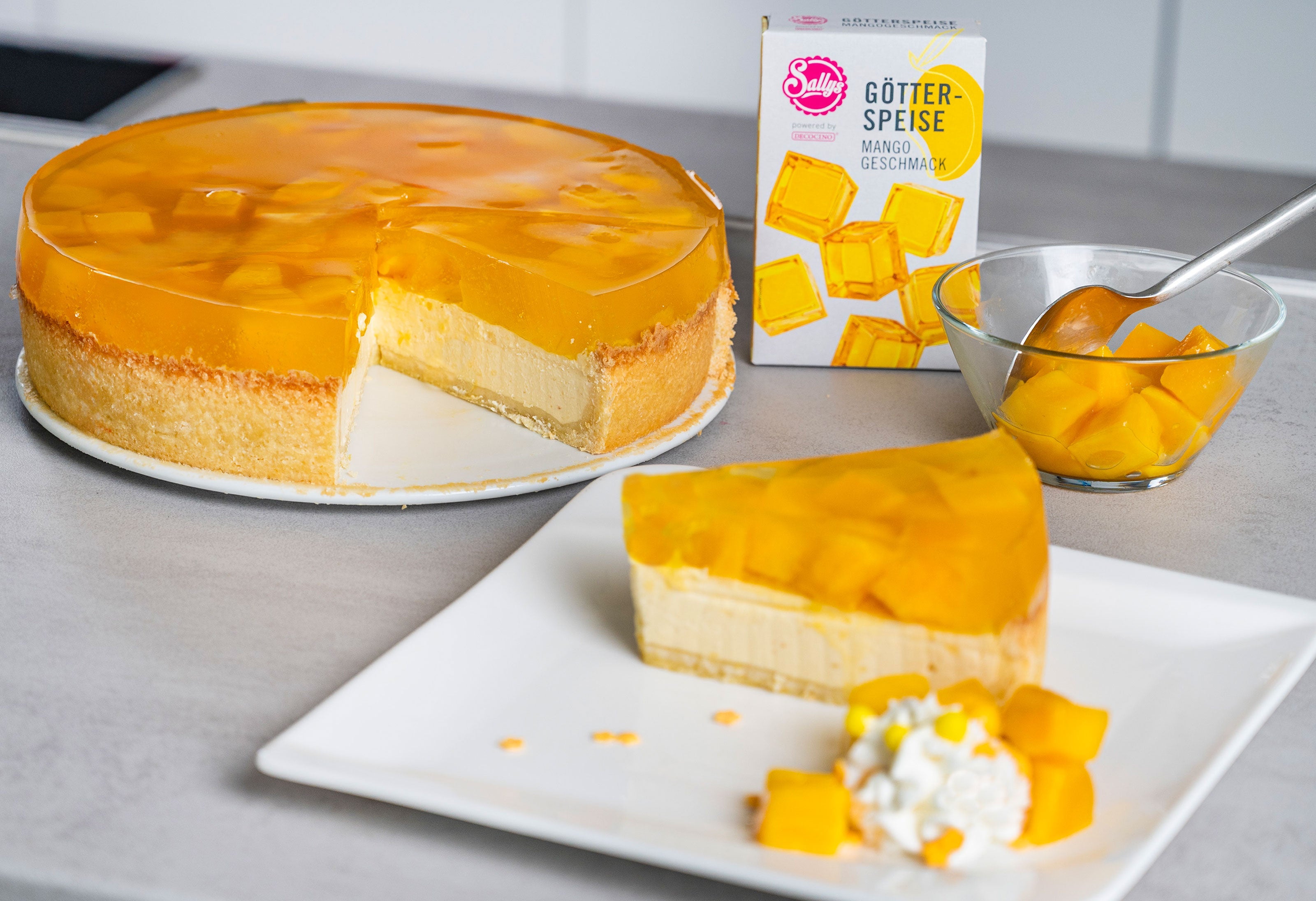 Schmandkuchen mit Götterspeise