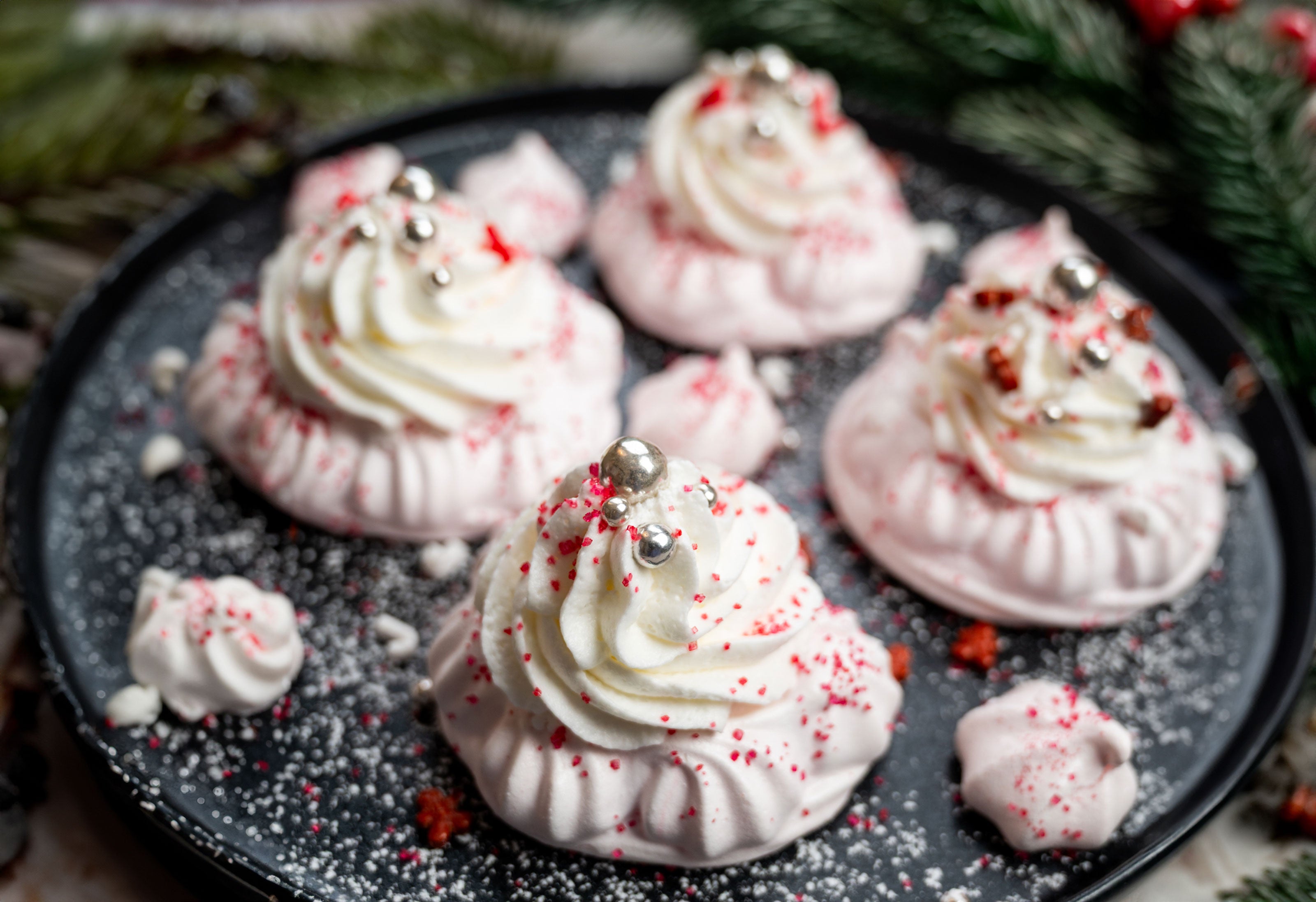 Weihnachtliche Baiser-Törtchen
