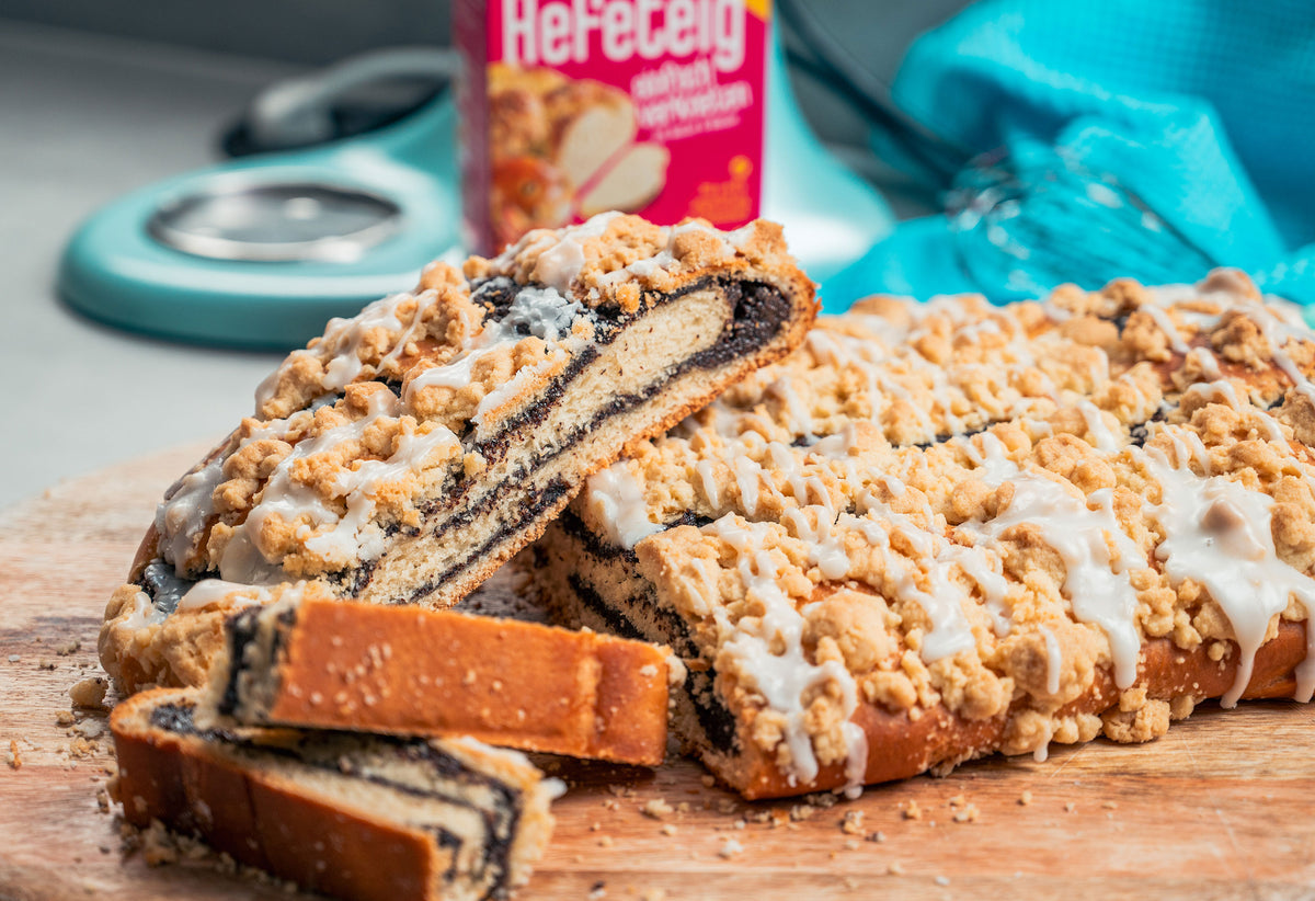 Mohnstriezel Poppy seed strudel - Recipes to bake at home - Baking recipes from decocino