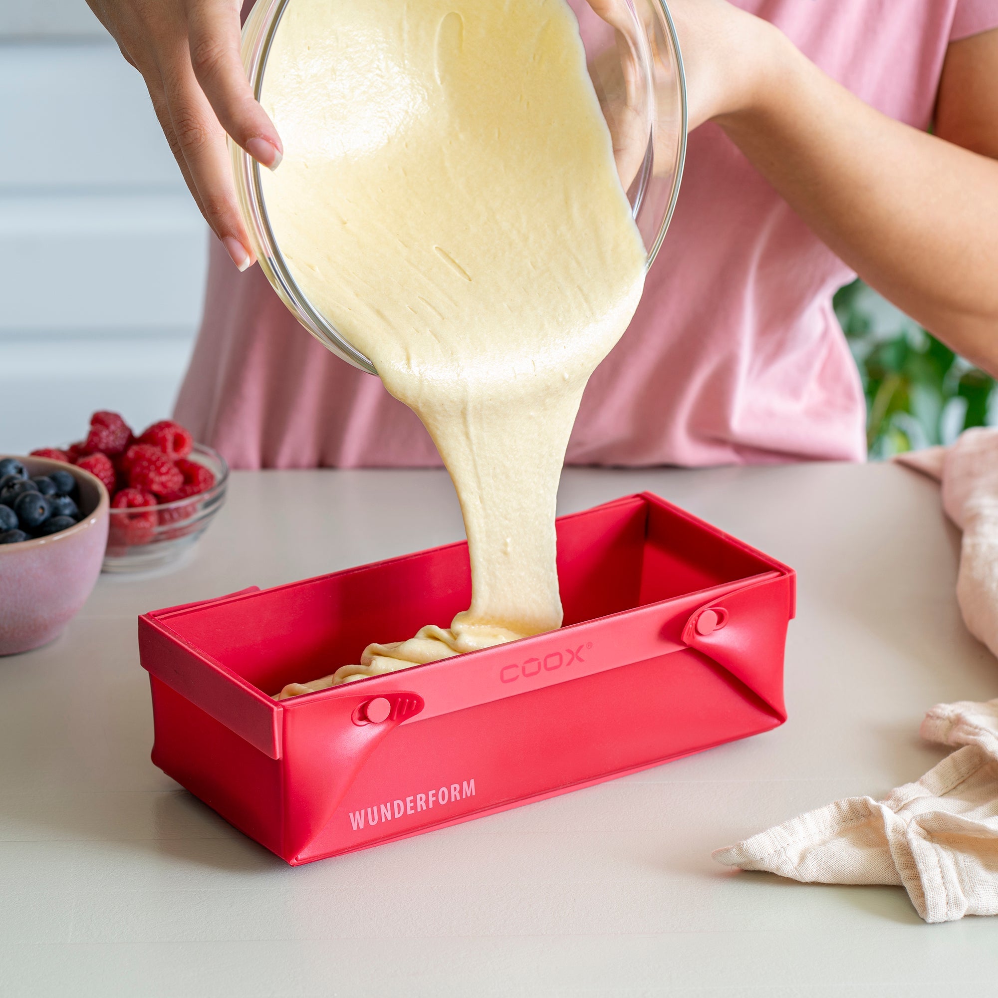 Rote, faltbare Coox Wunderform Kastenform, backen ohne Einfetten.