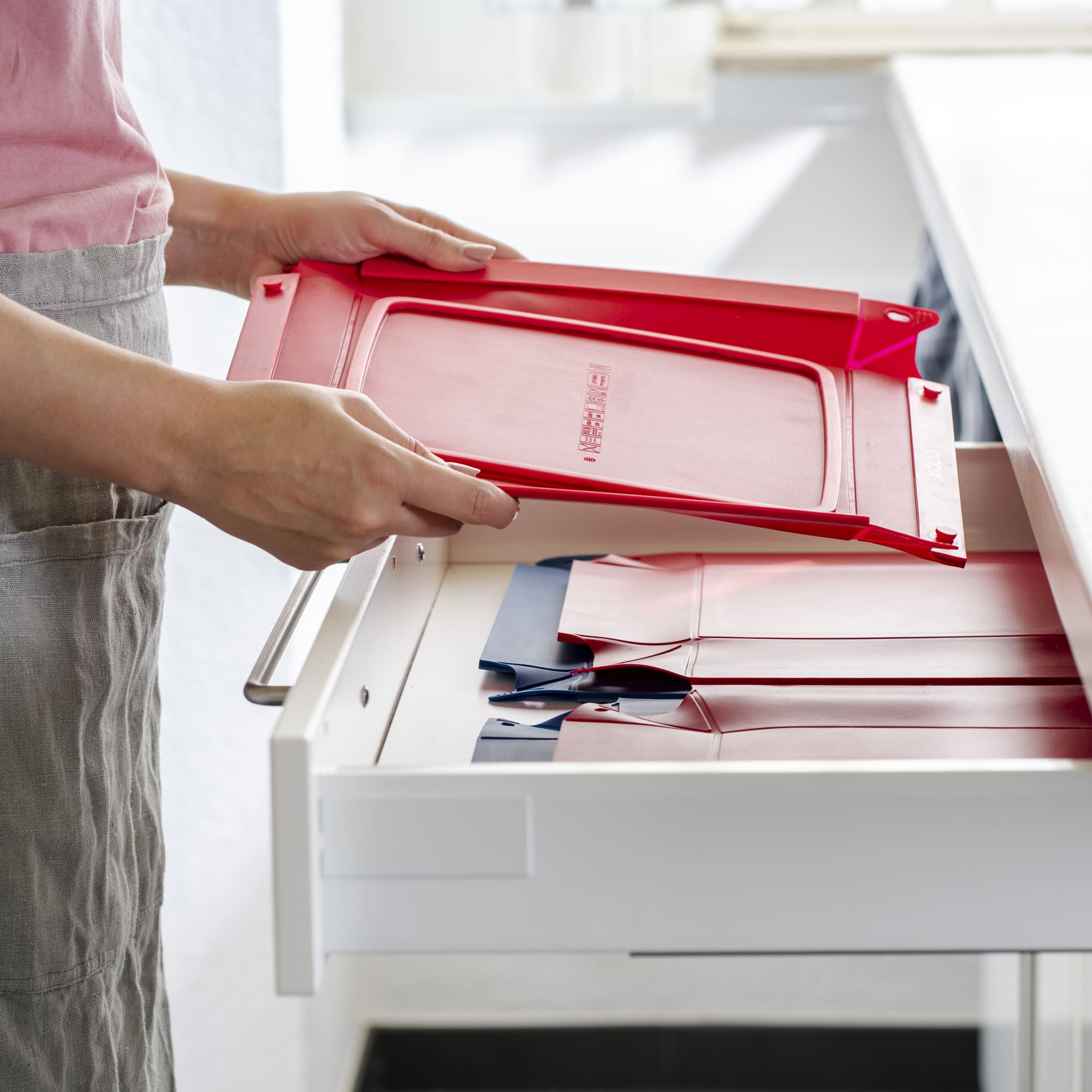 Faltbare Back- und Auflaufform von Coox, platzsparend.